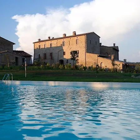 Countryhometuscany - Courtyard *
