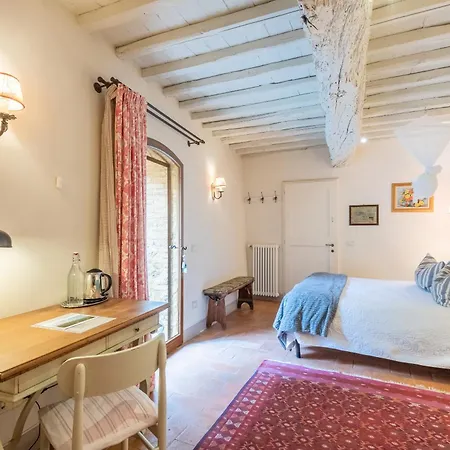Countryhometuscany - Courtyard *