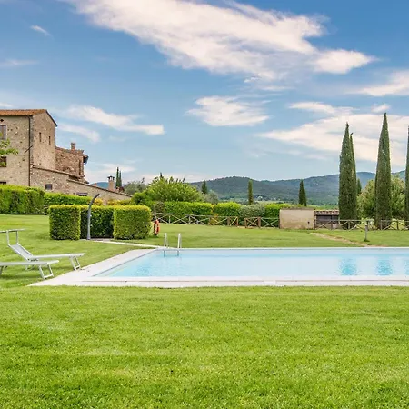 Countryhometuscany - Courtyard *