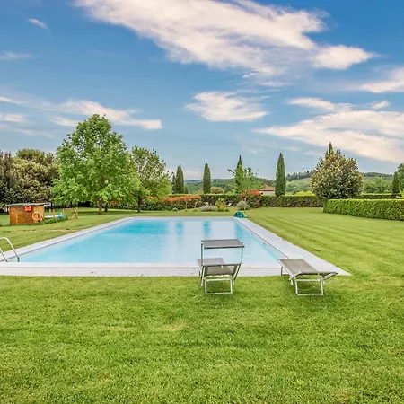 Countryhometuscany - Courtyard